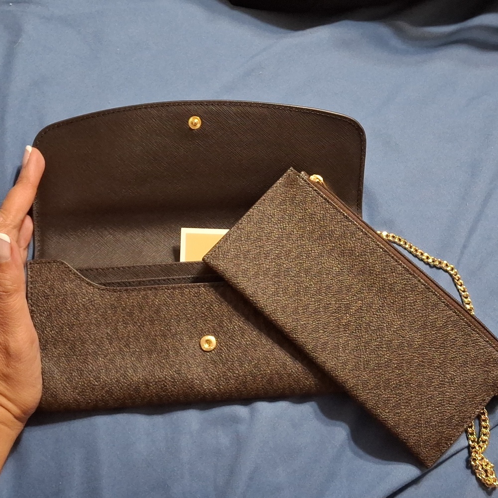 Wallet wrislet with coin purse